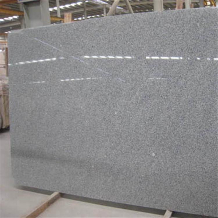 芝麻黑花崗巖在地鐵出入口地面鋪裝中與不銹鋼嵌條的交接處理